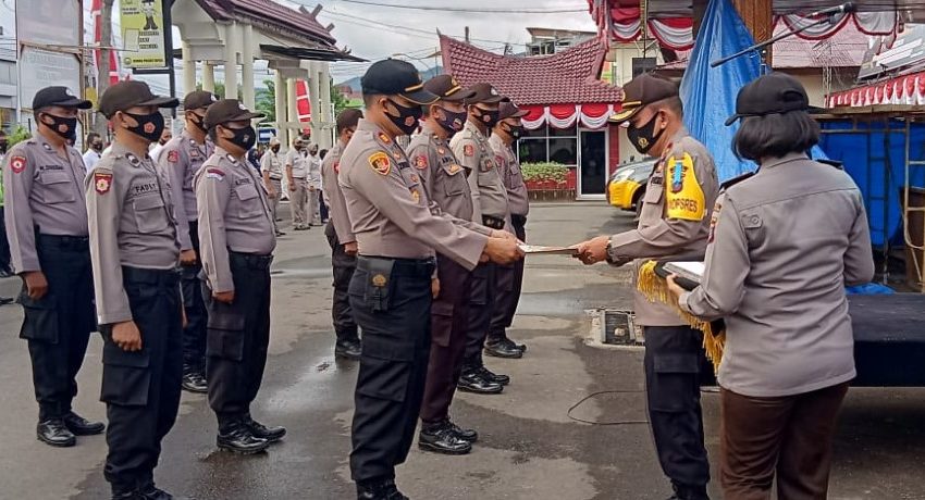 Kapolres Tapsel Berikan Reward Kepada Personil Polsek Padang Bolak