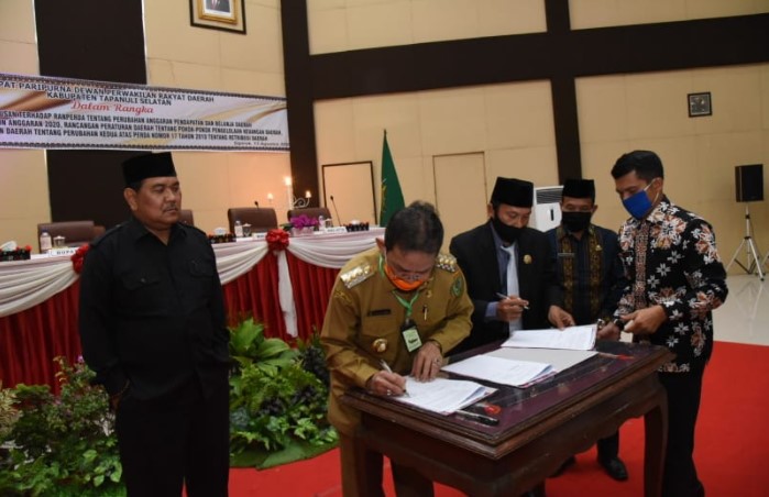  DPRD Tapsel Setujui Ranperda P. APBD 2020 dan 2 Ranperda Menjadi Perda