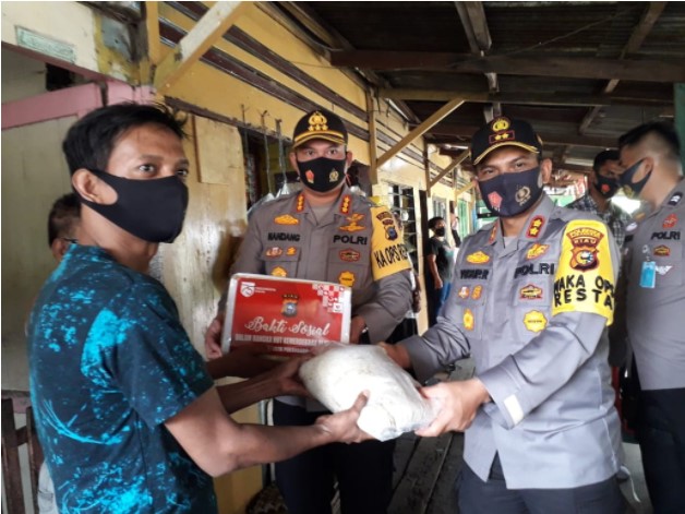  Peringati HUT Kemerdekaan RI ke-75, Kapolresta Pekanbaru Bagikan Sembako