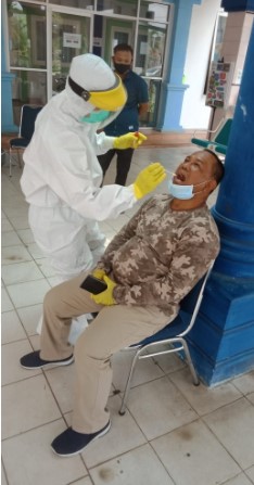  Tanggap Covid-19, Sekda Kampar Drs. Yusri Lakukan Swab Tes di Diskes Kampar