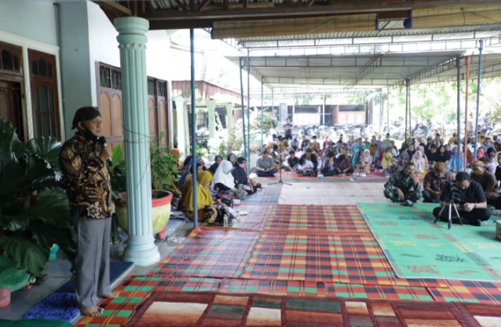  Bupati Asahan Hadiri Suroan dan Resik Kampung Pujakesuma di Mandoge