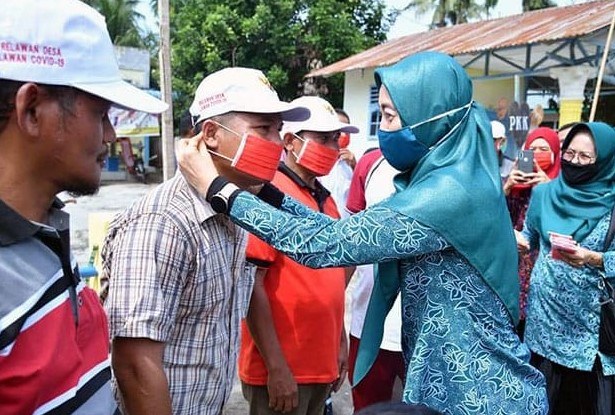  Ny Maya Indriasari Zahir Bagikan 5000 Masker di 2 Kecamatan