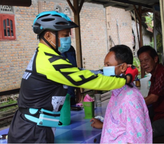  Kapolres Sergai Sampaikan Pesan Kamtibmas dan Cek Disiplin Penegakan Hukum Protokol Kesehatan Sambil Gowes