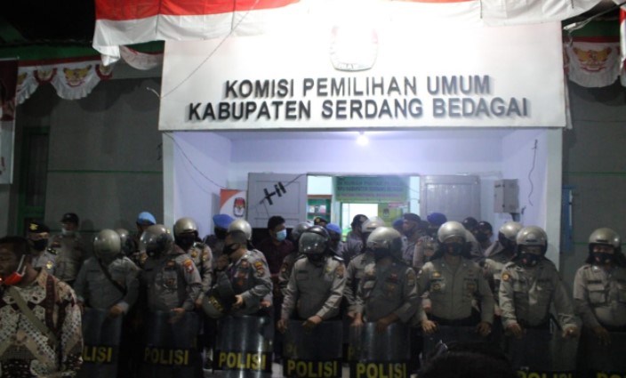  Polres Serdang Bedagai Amankan Pendaftaran Bacalon Bupati/Wakil Bupati Pilkada Serentak 2020 di Kantor KPU Sergai