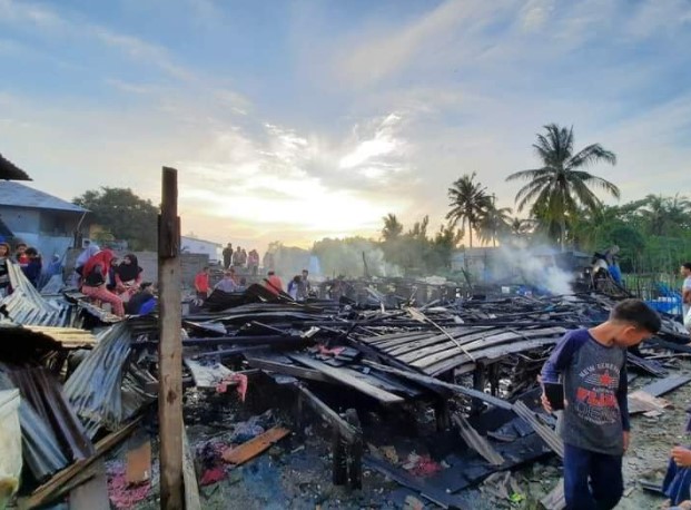  Kebakaran Hebat di Batubara, 7 Rumah Nelayan Hangus