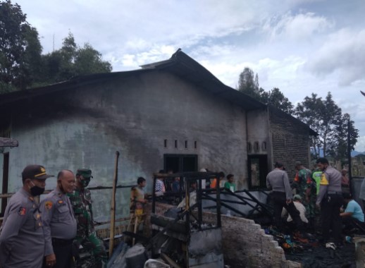  3 Rumah di Desa Lingga Terbakar