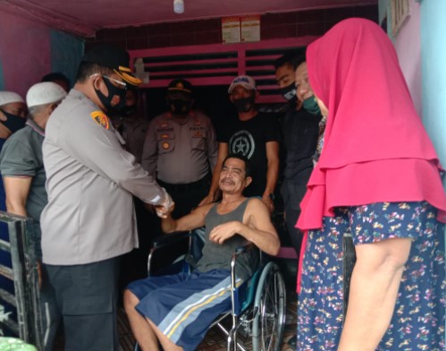 Peduli Terhadap Warga Lumpuh, Kapolres Batubara Beri Bantuan Kursi Roda