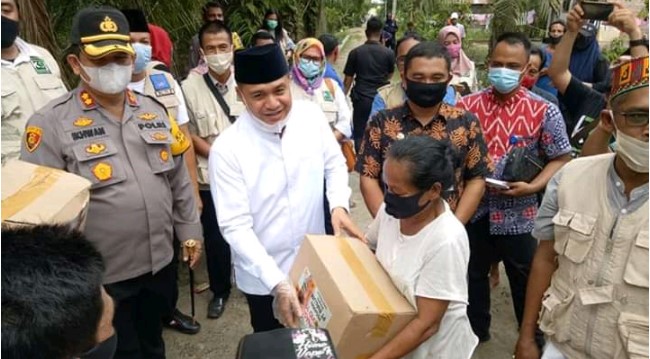  Dua Idola Masyarakat Batubara Kembali Salurkan Ratusan Paket Sembako Di Empat Desa