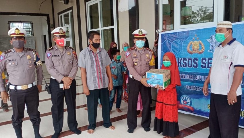  Sambut HUT Lalulintas ke-65, Satlantas Polres Sergai Berbagi Sembako dan Masker 