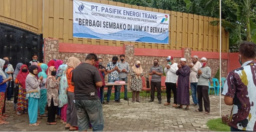  PT Pasifik Energi Trans Gelar Bansos Bagi Beras ke Masyarakat