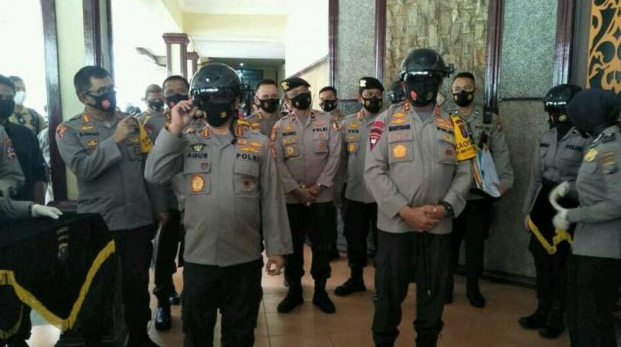  Kabaharkam Polri Perkenalkan Helm Smart KC Wearble