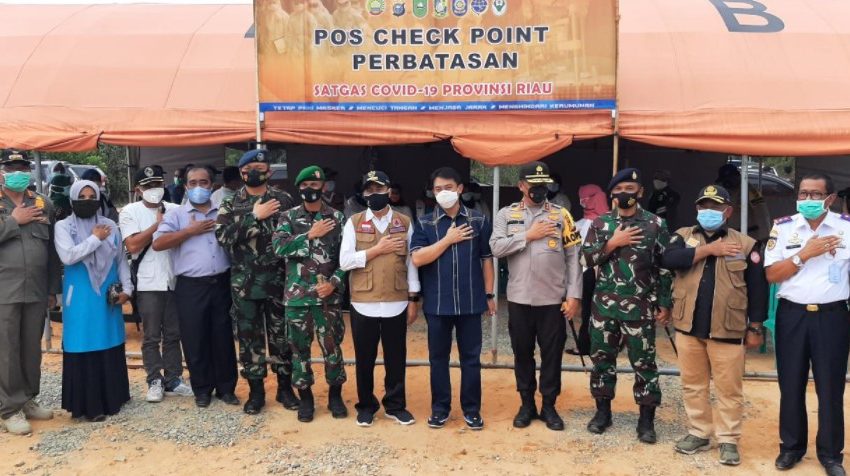  Gubernur Riau dan Bupati Kampar Tinjau Persiapan Pos Cek Point Perbatasan Riau – Sumbar dan Jalan Amblas di KM 93 Kecamatan XIII Koto Kampar