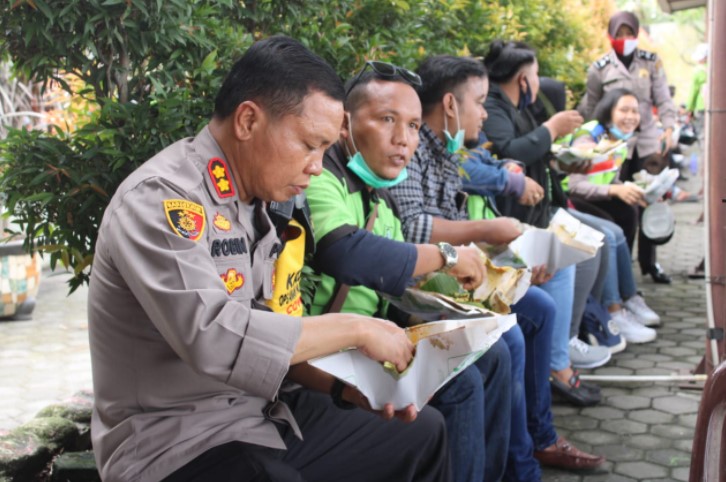  Jalin Kebersamaan, Kapolres Sergai Makan Bersama Buruh SBSI 1992