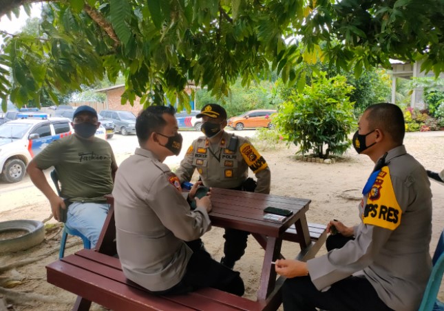  Kapolres Kampar Silaturahmi dengan Tokoh Pemuda Desa Sipungguk Saat Tinjau Wisata Sungai Gelombang