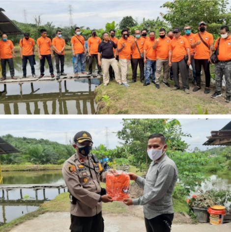  Gelar Acara Silaturahmi, Kapolres Kampar Bagikan Baju Seragam untuk Wartawan