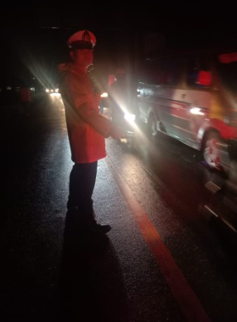  Jembatan Penghubung Siantar-Medan Amblas, Akp Jodi Turun Amankan Arus Lalulintas