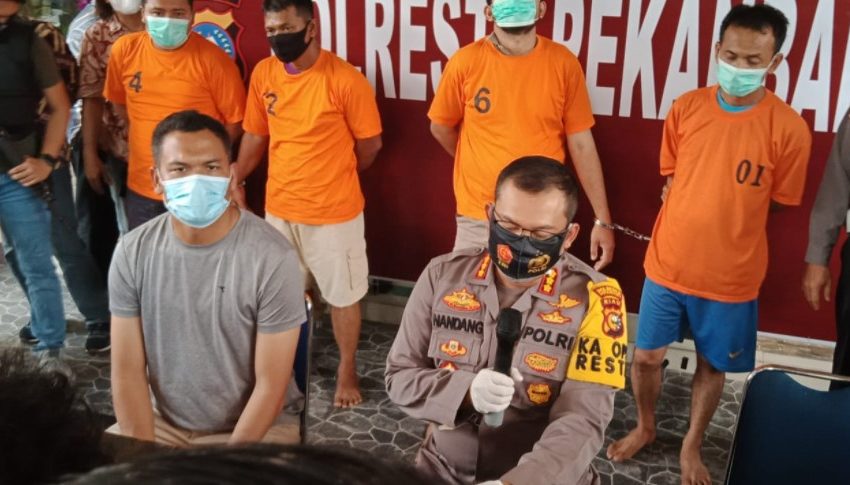  Satreskrim Polresta Pekanbaru Amankan Empat Tersangka Pengrusakan Tembok SD Taruna Islam