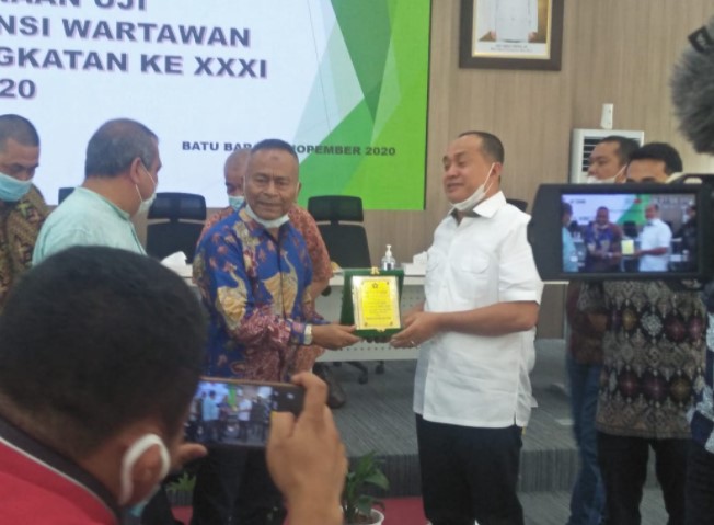  Tutup UKW, Bupati Zahir Harapkan Wartawan Batubara Semakin Profesional