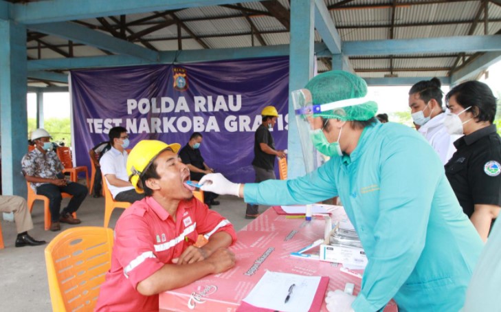  Ditres Narkoba Polda Riau Lakukan Test Narkoba Gratis di Lingkup Tenaga Kerja