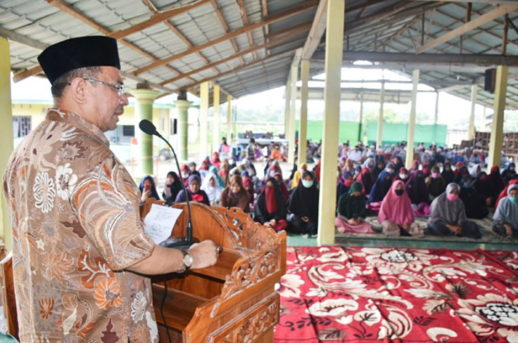  Pjs Bupati Sergai Serahkan Bantuan Peralatan Protokol Kesehatan ke Pesantren