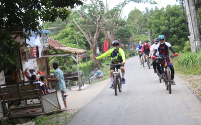  Kapolres Serdang Bedagai Bersama PJU Pantau Situasi Kamtibmas Dengan Gowes