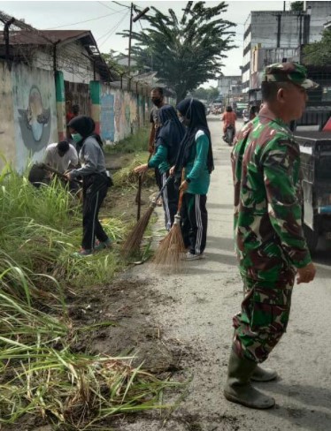  Jumat Bersih, Camat Kisaran Barat Pimpin Gotong Royong Massal