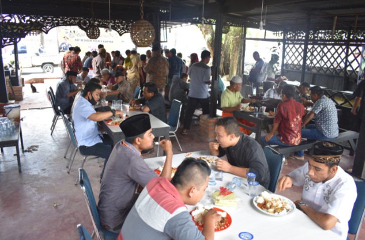  Jumat Barokah Satreskrim Polres Kampar, Sediakan Makan Siang Gratis Bagi Anak Yatim dan Dhuafa