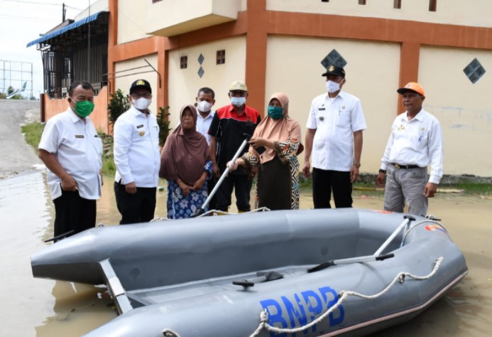  Pjs Bupati Sergai Tinjau dan Salurkan Bantuan Warga Terdampak Bencana Banjir