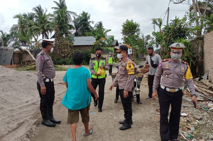  Satlantas Polres Serdang Bedagai Gelar Baksos Untuk Korban Angin Puting Beliung