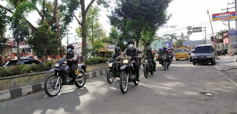  Polres Karo Bersama Kodim 02/05 TK Gelar Patroli Skala Besar