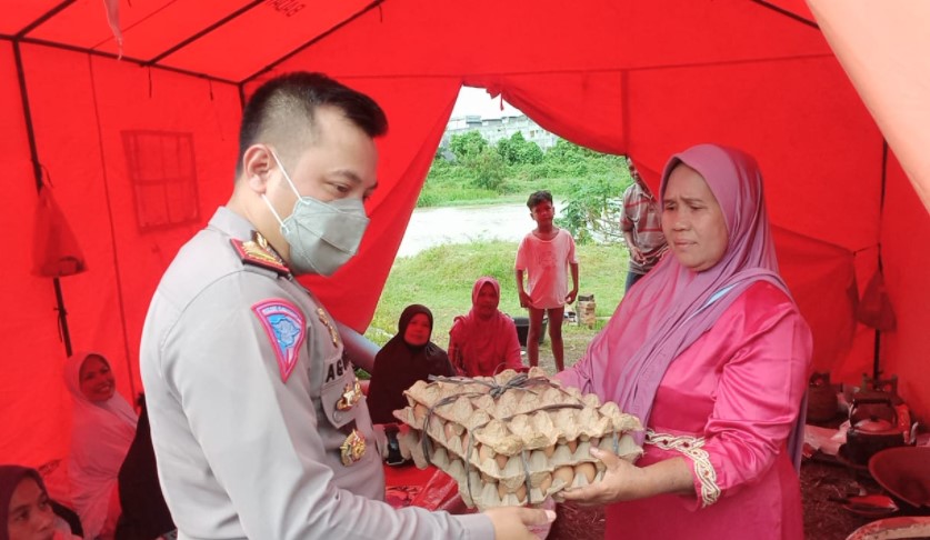  Satlantas Polres Sergai Gelar Baksos Untuk Korban Banjir Desa Sei Rampah