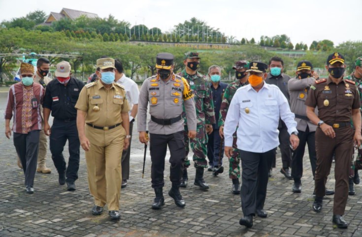  Kapolda Riau Bersama Forkopimda Tinjau TPS di Rohul dan Dumai