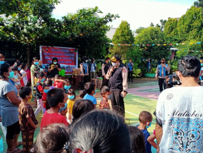 Tim Psikologi Mabes Polri dan Polda Sumut Ajak Anak Korban Banjir Bermain Hilangkan Rasa Trauma