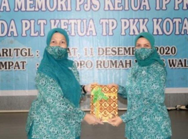 Pjs Ketua dan Plt Ketua TP PKK Medan Serah Terima Memori