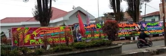  Menang Pilkada, Rumah Dinas Wakil Bupati Karo Dibanjiri Papan Bunga