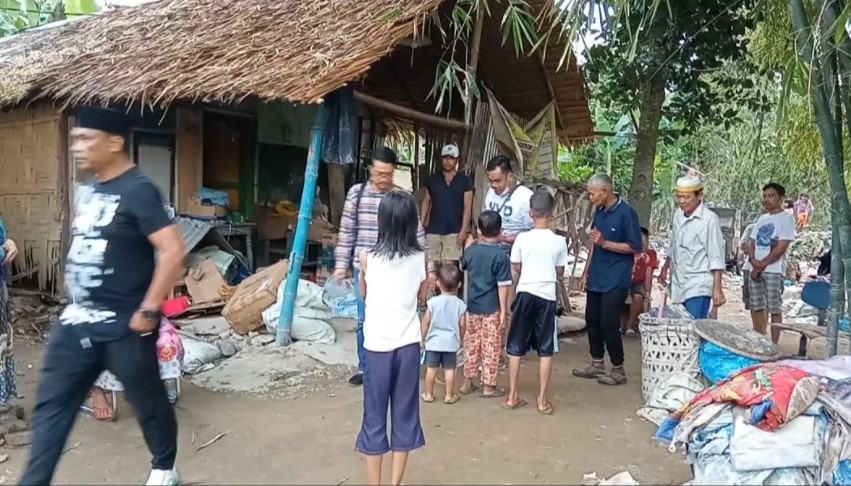  Melalui Kabaharkam, Kapolri Bedah Rumah Warga Tak Layak Huni di Medan