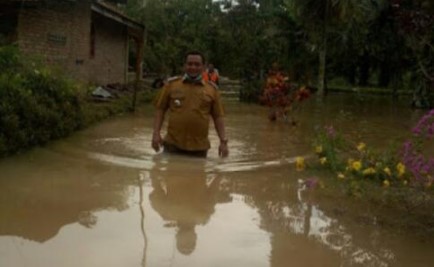  Camat Tinggi Raja Himbau Warganya Tingkatkan Waspada di Musim Penghujan