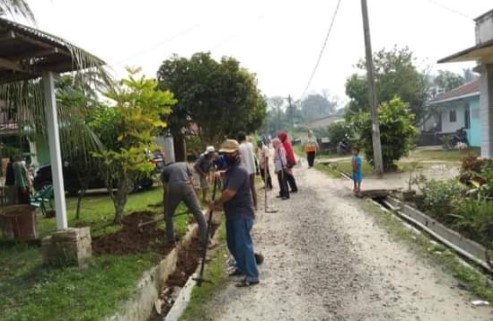  Camat Kisaran Barat Pimpin Gotroy dan Himbau Warga Jaga Kebersihan