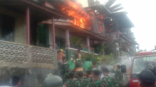  Sijago Merah Hanguskan 2 Rumah di Jalan Mohammad Hatta Gunungsitoli