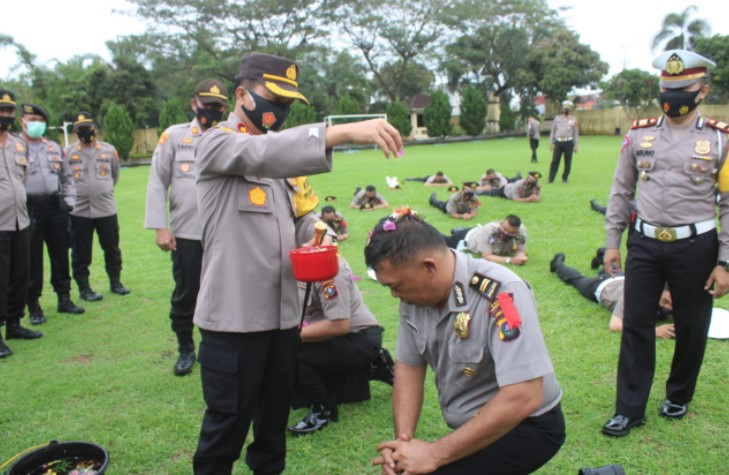  Kapolres Sergai Pimpin Korp Raport Kenaikan Pangkat 49 Personel