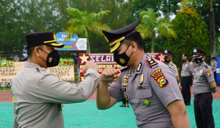  Kapolres Siak Pimpin Upacara Korp Raport Kenaikan Pangkat 82 Personel