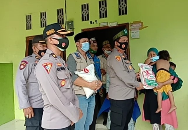 Kapolres Batubara Bersama Tim Relawan KSJ Harap Sedekah Jumat Barokah Menjadi Gerakan Nasional