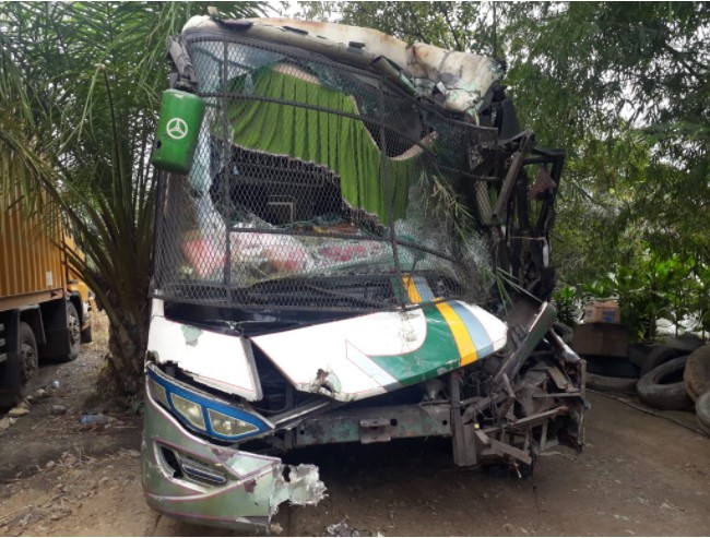  Kernet Bus Chandra Tewas Usai Nabrak Truk Parkir