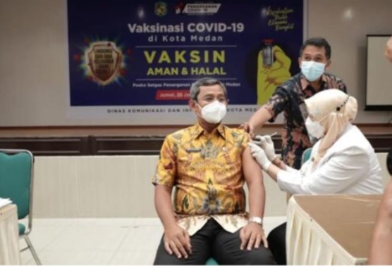 Sekda Kota Medan Terima Suntikan Kedua Vaksin Covid-19