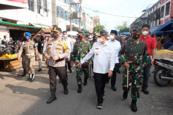  Kapolda Riau Bersama Pangdam I/BB dan Gubernur Gelar Kegiatan Peduli Masyarakat