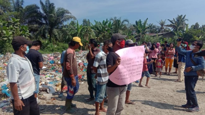 Warga Desa Suka Damai Unjuk Rasa Tolak TPA Dekat Pemukiman