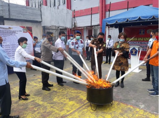  Rutan Kelas II B Kabanjahe Deklarasi Janji Kinerja dan Musnahkan Barang Bukti