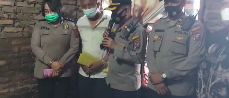  Kapolsek Medan Timur Melayat ke Rumah Duka Feri Saut Simanjuntak