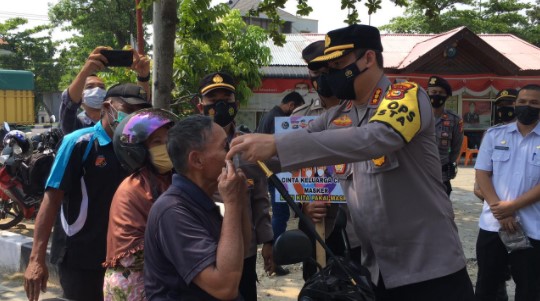  Kapolresta Bagikan 580 Masker Gratis ke Masyarakat