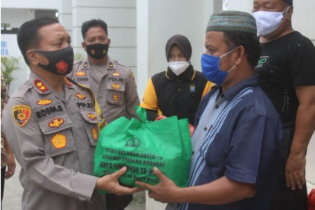  Polres Sergai Berbagi Sembako di Mesjid Al-Abrar Desa Firdaus